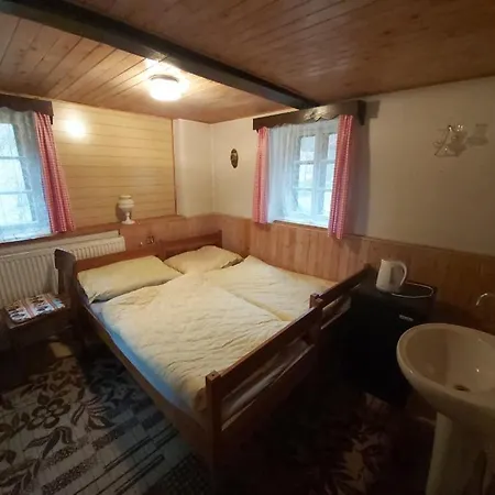 V Retro Chalupe Na Vecnosti